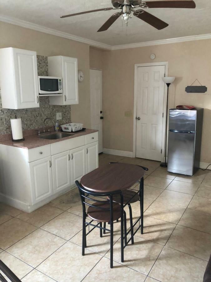 Quiet Cozy Efficiency Apartment ฮอลลีวูด ภายนอก รูปภาพ